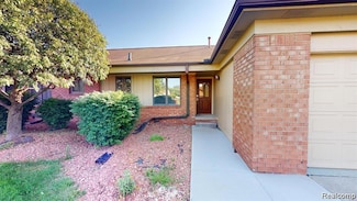 20502 Pine Meadow Dr, Clinton Township, MI 48036