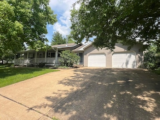 1014 Sassafras St, Willow Springs, MO 65793