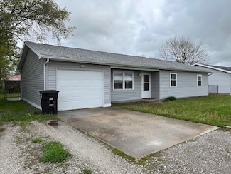 102 W Jaycee Ave, Effingham, IL 62401