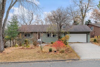 11261 Red Fox Dr, Maple Grove, MN 55369