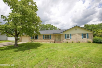 432 Concord Dr, Fayetteville, NC 28311