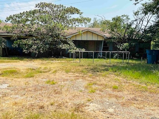 404 S Front St, Troup, TX 75789