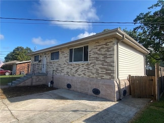 1301 Generes Dr, New Orleans, LA 70123