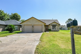 309 S Brownell St, La Porte, TX 77571