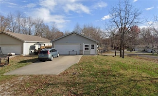 417 2nd St, Trimble, MO 64492