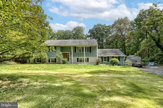 6 Lockwood Dr, Enola, PA 17025