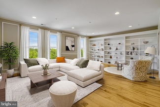 2110 Potomac Ave Unit 102, Alexandria, VA 22301