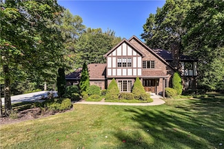 317 Satinwood Ln, Greensburg, PA 15601