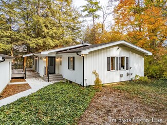 3020 Rennells Rd, Spring Lake, MI 49456