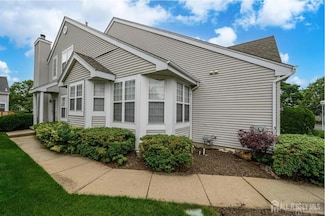 14 Crestwood Ct, Monroe Township, NJ 08831