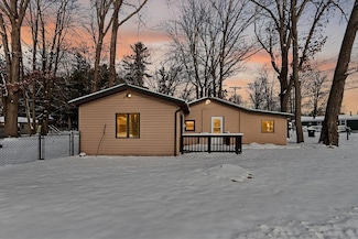 4260 S Lake Dr, Beaverton, MI 48612