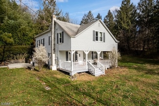 4 Eisenhower Rd, Columbia, NJ 07832