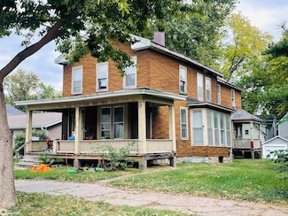 916 N 5th St, Burlington, IA 52601