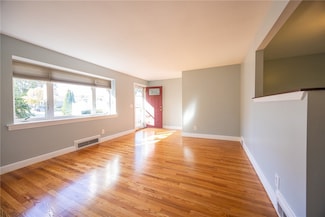 11 Salem Dr, North Providence, RI 02904