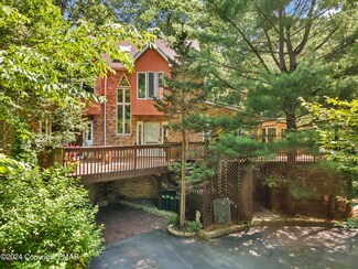 137 Jungfrau Dr, Henryville, PA 18332