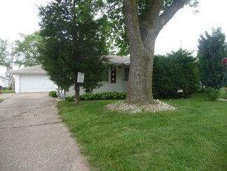 2414 12th St, Silvis, IL 61282