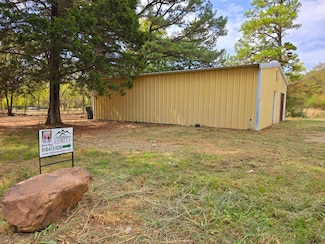 136 N 10th St, Clayton, OK 74536