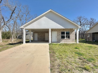 1004 Woodland Dr, West Tawakoni, TX 75474