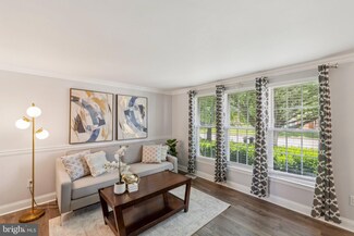 13039 Monterey Estates Dr, Herndon, VA 20171