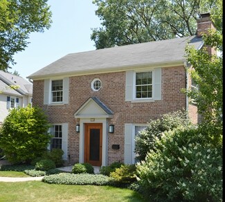 49 Salem Ln, Evanston, IL 60203