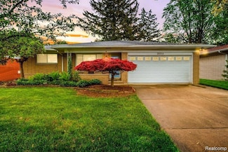 28314 James Dr, Warren, MI 48092