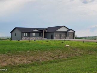 3309 Henley Place N, Mandan, ND 58554