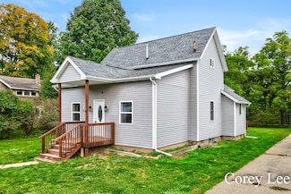 83 Main St, Saranac, MI 48881