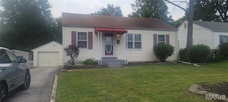 95 Derhake Rd, Florissant, MO 63031