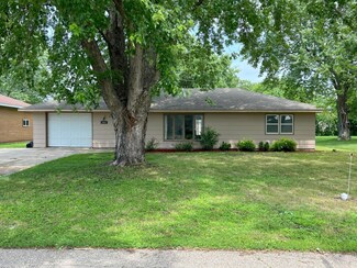 231 4th St SE, Glenville, MN 56036