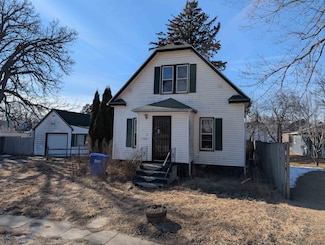 140 4th Ave SW, Oelwein, IA 50662