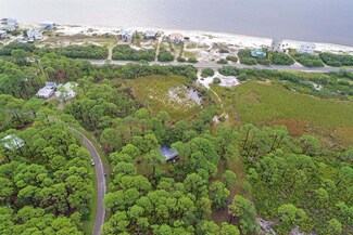 40 Lake View Dr, Panacea, FL 32346
