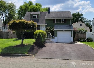 22 Brookside Ct, Colonia, NJ 07067