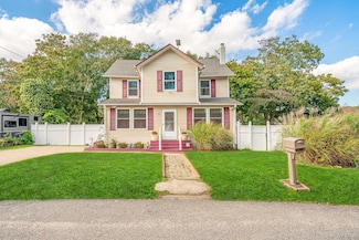 1 Juniper Rd, Mastic Beach, NY 11951