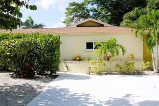2710 Davis Blvd, Sarasota, FL 34237