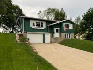 919 3rd St NE, Faribault, MN 55021