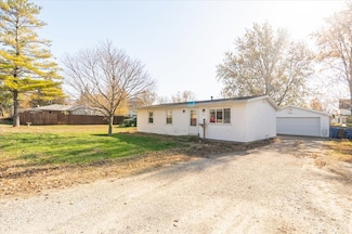 706 W Wall St, Lexington, IL 61753