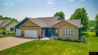 221 221 Victoria Blvd, Mankato, MN 56001