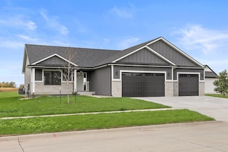 1003 Redbud Dr, Slater, IA 50244