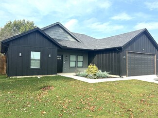 512 S 5th St, Grandview, TX 76050