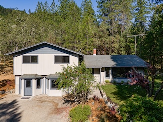 3755 Hosmer Ln, Gold Hill, OR 97525