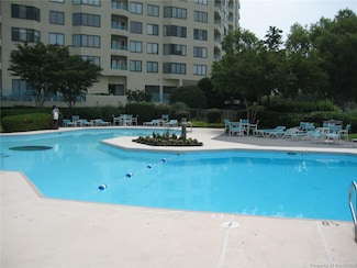 7505 River Rd, Newport News, VA 23607