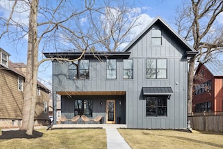 375 Vine Ave, Highland Park, IL 60035