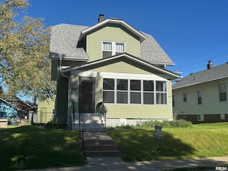 2207 Wilkes Ave, Davenport, IA 52804