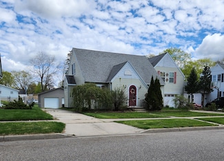 18 N Decker Ave, Fremont, MI 49412
