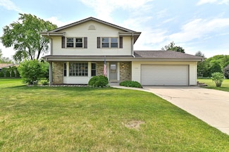 15445 W Kingsway Dr, New Berlin, WI 53151