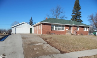1818 12th St, Eldora, IA 50627