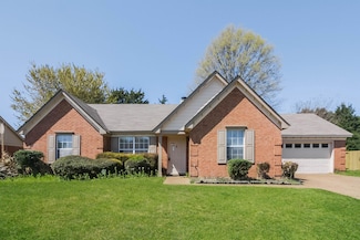 5521 April Forest Dr, Memphis, TN 38141
