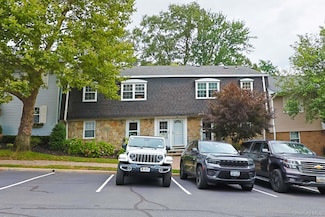 10 Harbour Ln Unit 5A, Oyster Bay, NY 11771