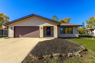 7661 S Lenox Ave, Oak Creek, WI 53154