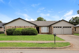 620 Huntwich Dr, Bedford, TX 76021